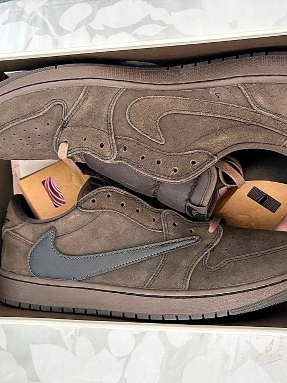 Nike Air Jordan 1 Retro Low OG SP Travis Scott Medium Olive Sneakers